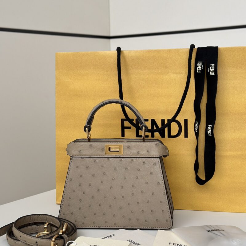 FENDI 𝐏𝐄𝐄𝐊𝐀𝐁𝐎𝐎 ISeeU Petite 真鸵鸟皮手袋 款号 66801