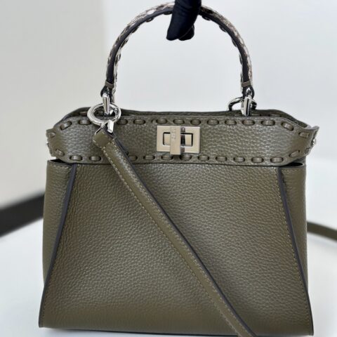 FENDI 简约大气款peekaboo 款号8615