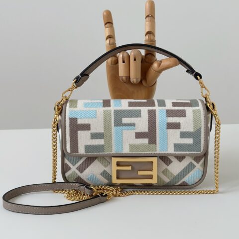 FENDI  火爆经典𝐁𝐚𝐠𝐮𝐞𝐭𝐭𝐞   款号0159BS