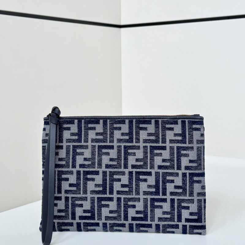 FENDI  高级感十足的手包 独特设计  渐变色经典双F Logo搭配深蓝色小牛皮  款号: 8672深宝蓝
