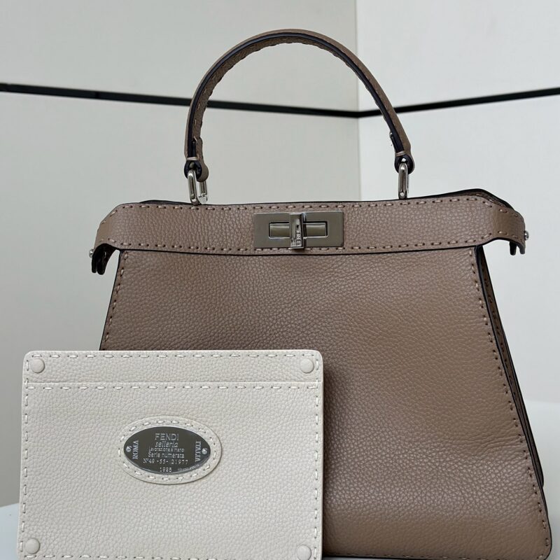 FENDI 最新𝐏𝐄𝐄𝐊𝐀𝐁𝐎𝐎中号手袋 款号80012L