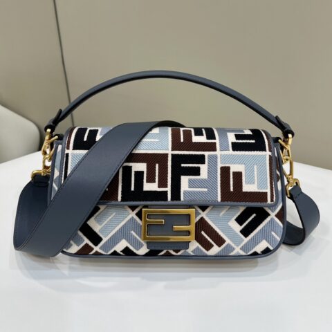 FENDI 火爆经典𝐁𝐚𝐠𝐮𝐞𝐭𝐭𝐞 款号0159B 灰蓝f彩