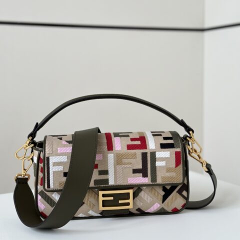 FENDI 火爆经典𝐁𝐚𝐠𝐮𝐞𝐭𝐭𝐞 款号0159BM