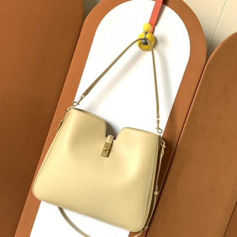 CELINE Camille 16 Soft 包款采用光滑小牛皮 款号:119563