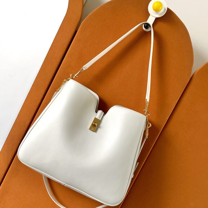 CELINE Camille 16 Soft 包款采用光滑小牛皮 款号:119563