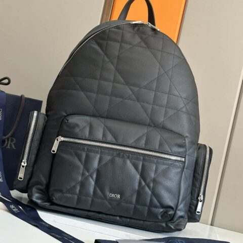 D家 马鞍双肩包新款💥 编号: 1ESBA220MNE_H00N 背包