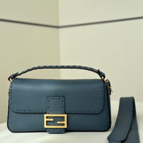 FENDI 手缝法棍家族新成员 款号: 8610