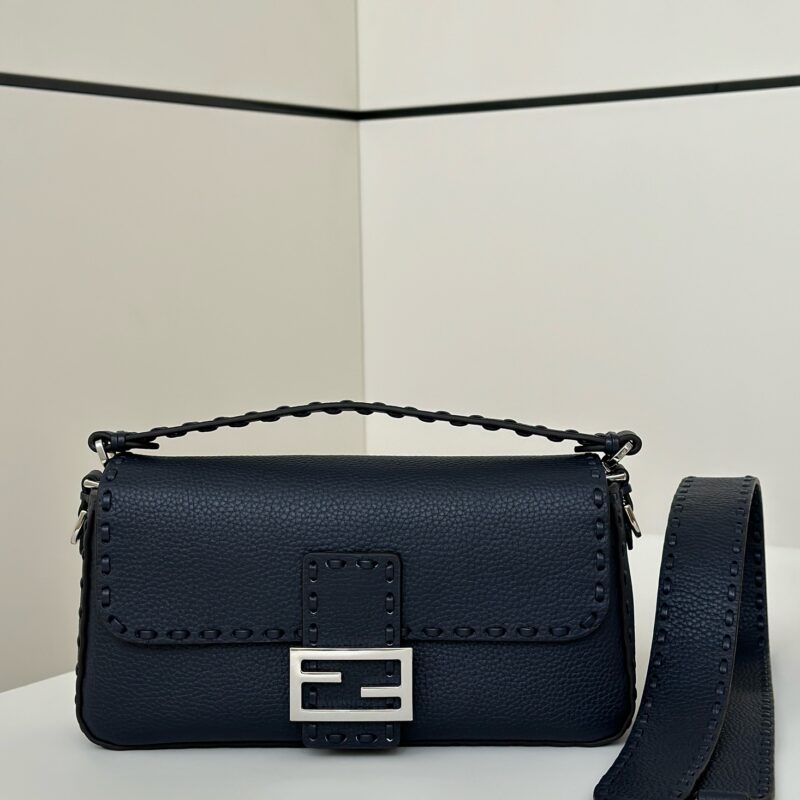FENDI  手缝法棍家族新成员  款号: 8610夜雾蓝