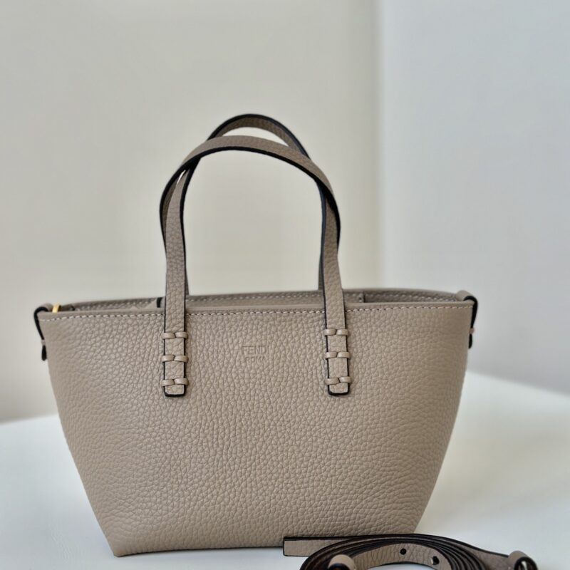 FENDI 新品mini Roll 独家定制小牛皮搭配经典老花logo内里 款号 8655C
