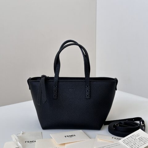 FENDI 新品mini Roll 独家定制小牛皮搭配经典老花logo内里 款号 8655C