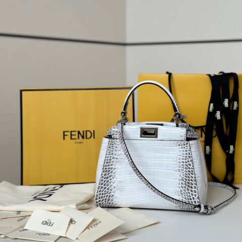 FENDI  简约大气款Peekaboo 款号:66807
