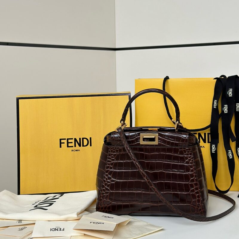 FENDI  简约大气款Peekaboo  款号:66807
