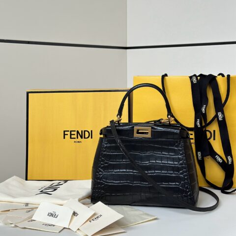 FENDI 简约大气款Peekaboo  款号:66807