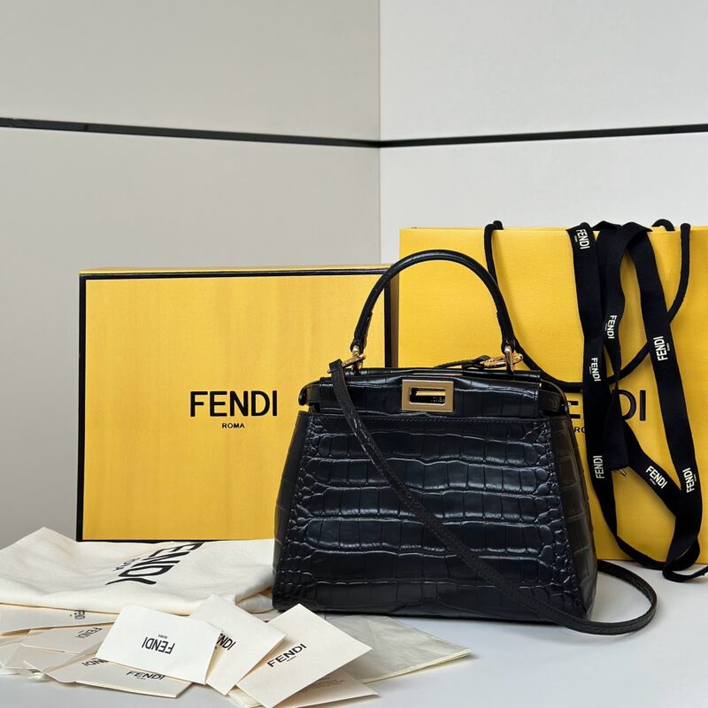FENDI 简约大气款Peekaboo  款号:66807