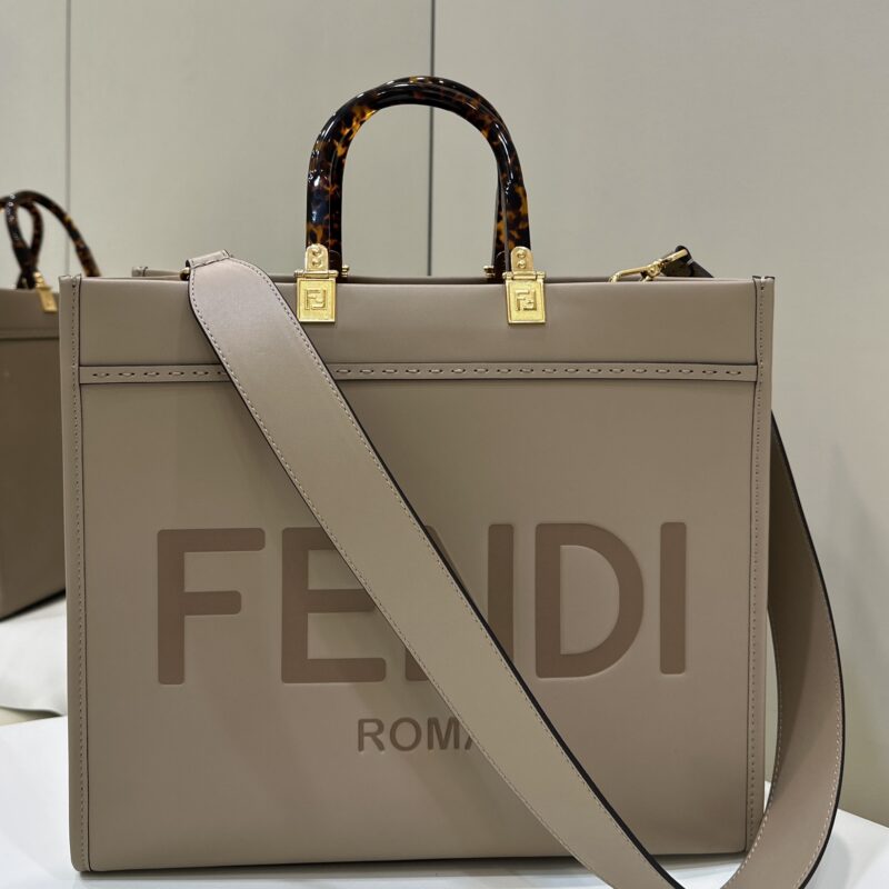 FENDI 🔥爆版  牛皮搭配超高级琥珀手挽的购物袋 款号:8266s