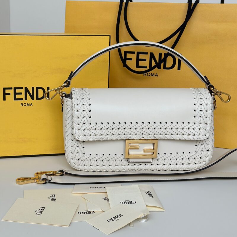 FENDI  全牛皮手工编织𝐁𝐚𝐠𝐮𝐞𝐭𝐭𝐞  款号8536白