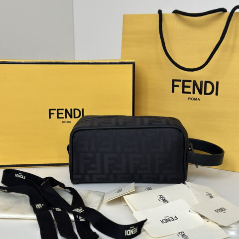 FENDI 老花手拿包/洗漱包 款号 66812s