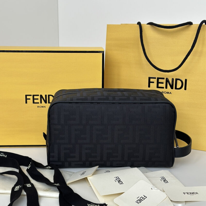 FENDI 老花手拿包/洗漱包 款号 66812