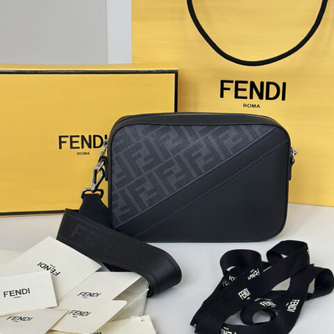 FENDI 📷相机包 款号:66815