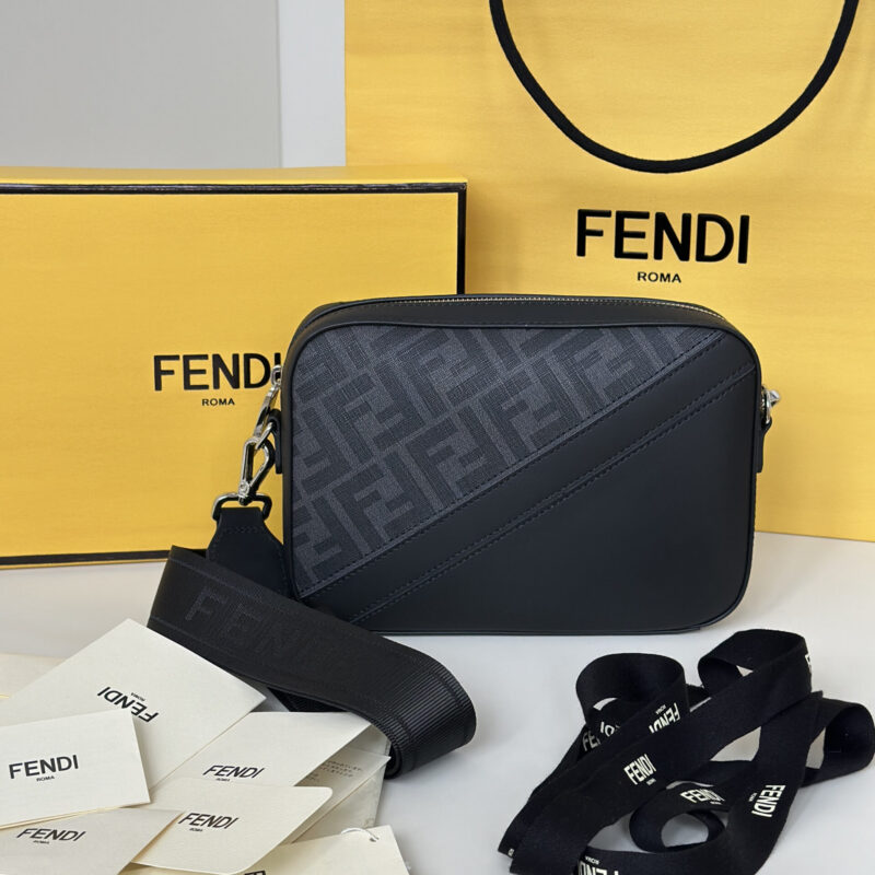 FENDI 📷相机包 款号:66815