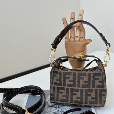 FENDI 全网最火🔥中古饭盒包  款号0165F料