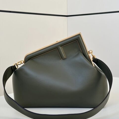 FENDI first系列以F为字母作为设计亮点 款号80018L绿