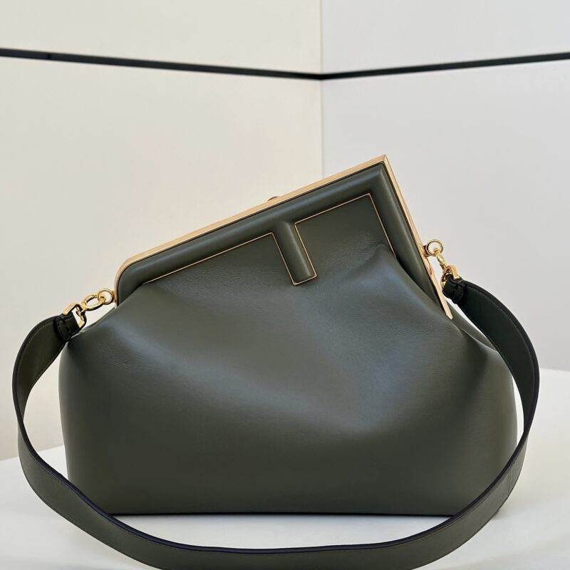 FENDI first系列以F为字母作为设计亮点 款号80018L绿