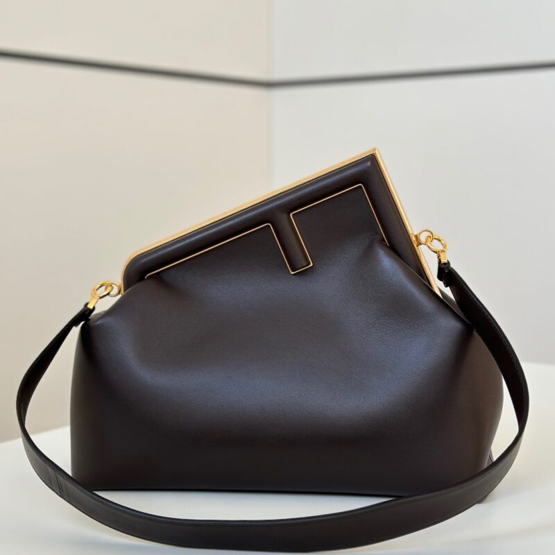 FENDI  first系列以F为字母作为设计亮点  款号80018L