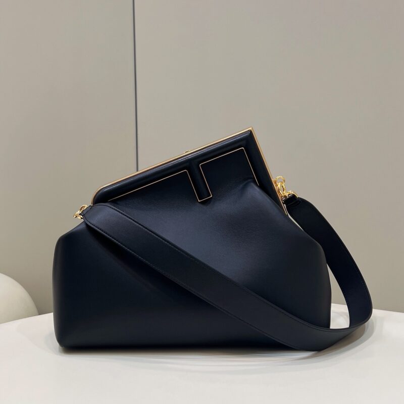 FENDI first系列以F为字母作为设计亮点  款号80018L克