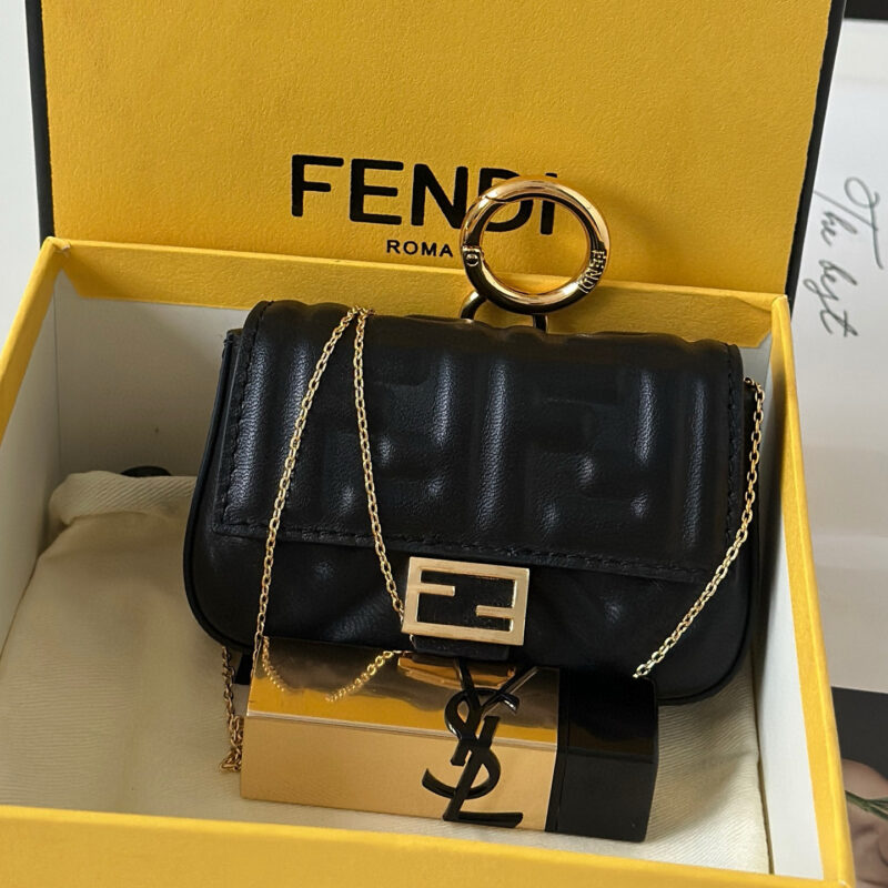 FENDI  NANO  BAGUETTE  超级迷你小包卡  款号;0136F