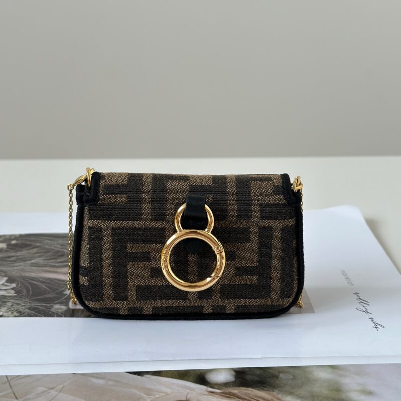FENDI NANO  BAGUETTE  超级迷你小包卡  款号;0136