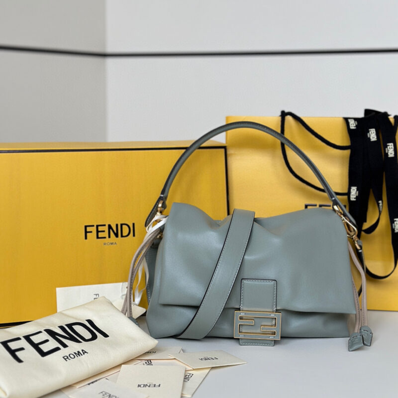 FENDI 全新 Mamma Baguette 款号 8677M