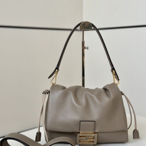 FENDI  全新 Mamma Baguette 款号 8677M