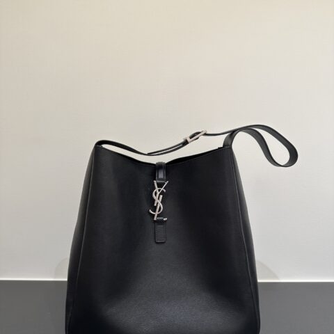 YSL 🆕 大号𝗛𝗼𝗯𝗼【黑色银扣】 Rose 同款‼️ 型号:753837