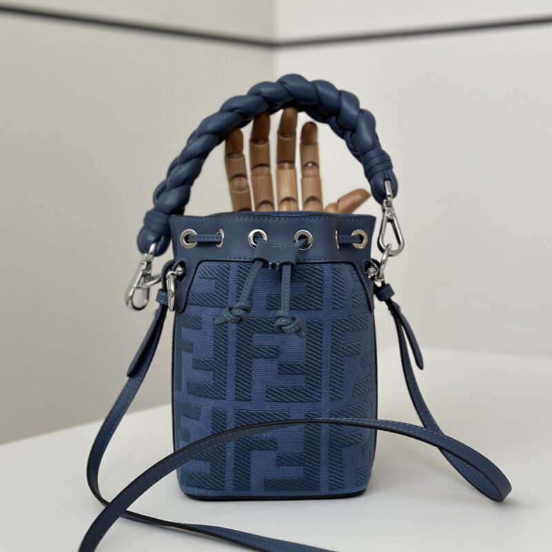 FENDI  迷你水桶包 款号：038D