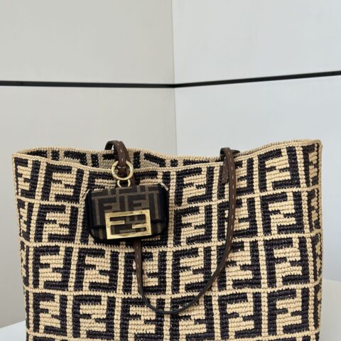 FENDI 万众瞩目的 新品Roll拉菲草购物袋 款号8659L