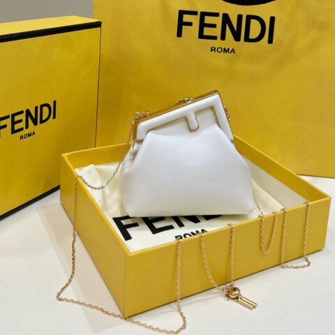 FENDI  first系列以F为字母作为设计亮点  款号80018s白