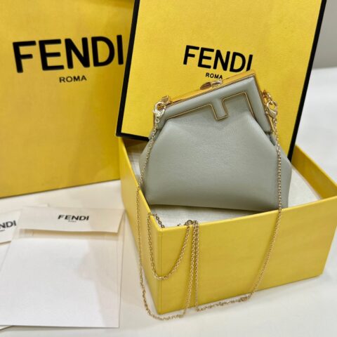 FENDI  first系列以F为字母作为设计亮点  款号80018s淡绿