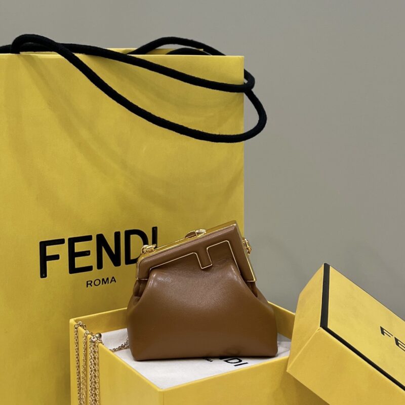 FENDI  first系列以F为字母作为设计亮点  款号80018s土黄