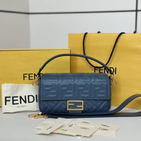 FENDI 出街少不了的Baguette  款号0135AM