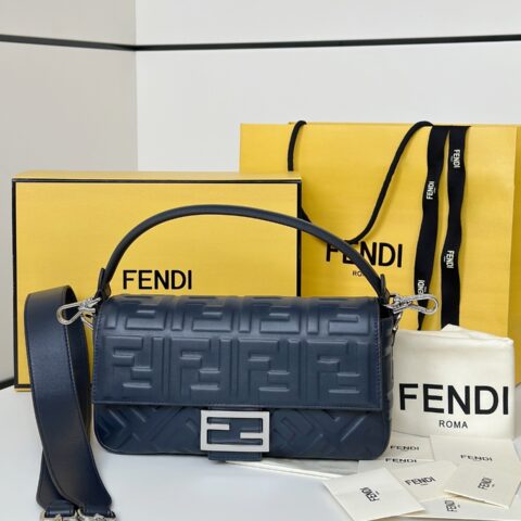 FENDI 出街少不了的Baguette