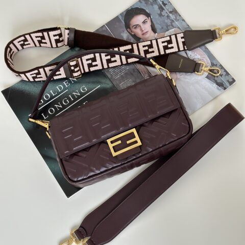 FENDI  出街少不了的Baguette  款号0135M红棕
