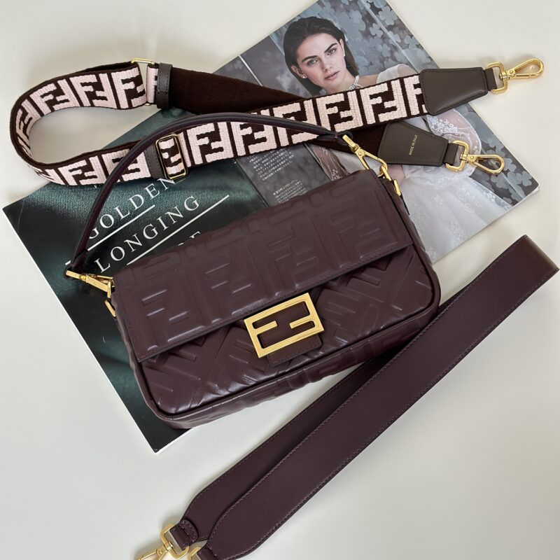 FENDI  出街少不了的Baguette  款号0135M红棕