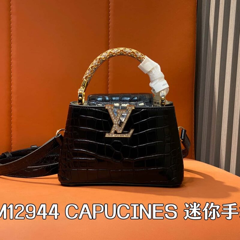 【原单精品】M12944黑色鳄鱼纹 钻手腕 全皮cap那英款 CAPUCINES 迷你手袋