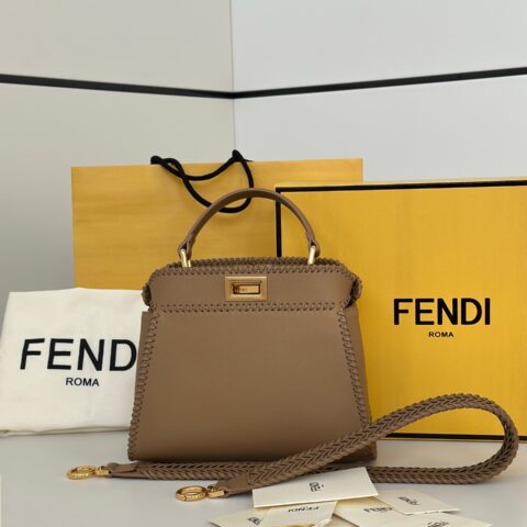 FENDI 最新爆火 的PEEKABOO 款号:8697