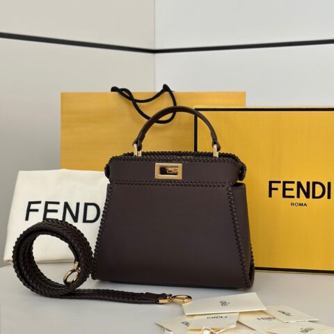 FENDI 最新爆火 的PEEKABOO 款号:8697