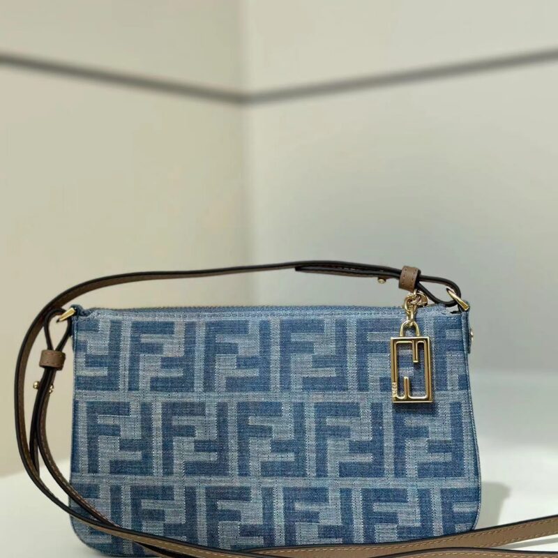 FENDI Baguette 手拿包 款号8BS073