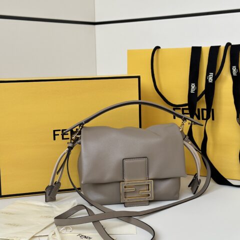 FENDI 全新 Mamma Baguette 小号 款号 8677
