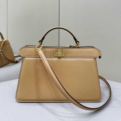 FENDI peekaboo ISEEU 中号手袋👜 款号70193s杏
