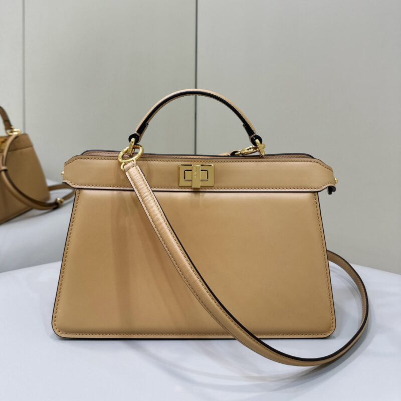 FENDI peekaboo ISEEU 中号手袋👜 款号70193s杏